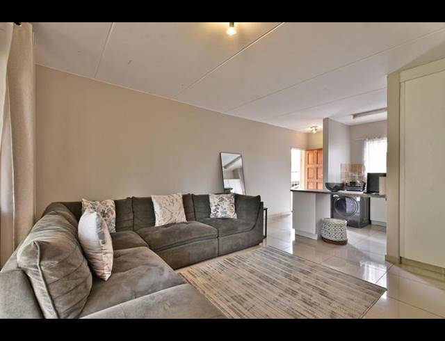 2 BEDROOM APARTMENT FOR SALE IN SUNDOWNER